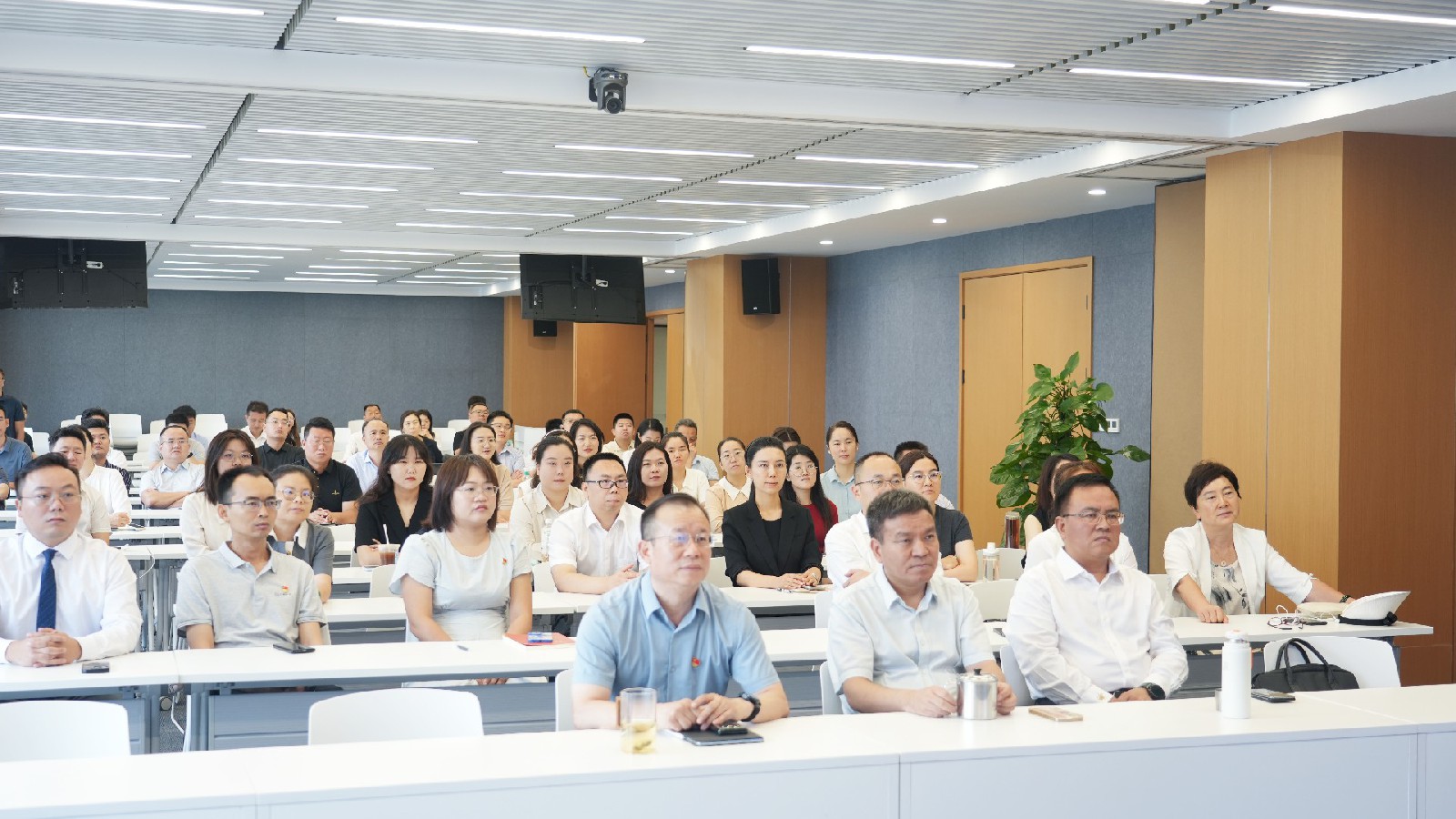 天基律所组织全体律师观看纪念中国人民抗日战争暨世界反法西斯战争胜利80周年阅兵式直播